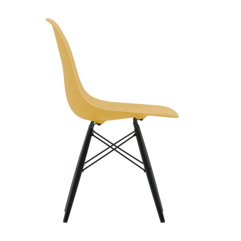 Cadeira Eames em Plástico DSW / Base Maple Preto
